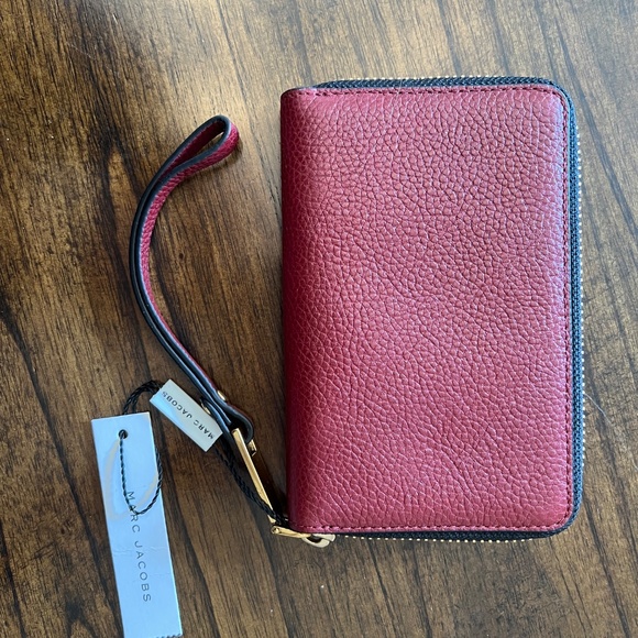 Marc Jacobs Leather Gotham Zip Wristlet Wallet - Picture 2 of 4